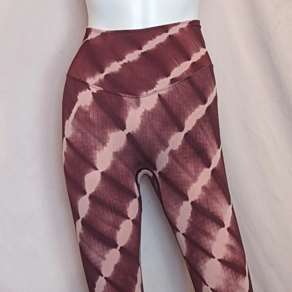 PINK Victoria's Secret Seamless High Waist 7/8 Ruby Tie Dye Tights size XS